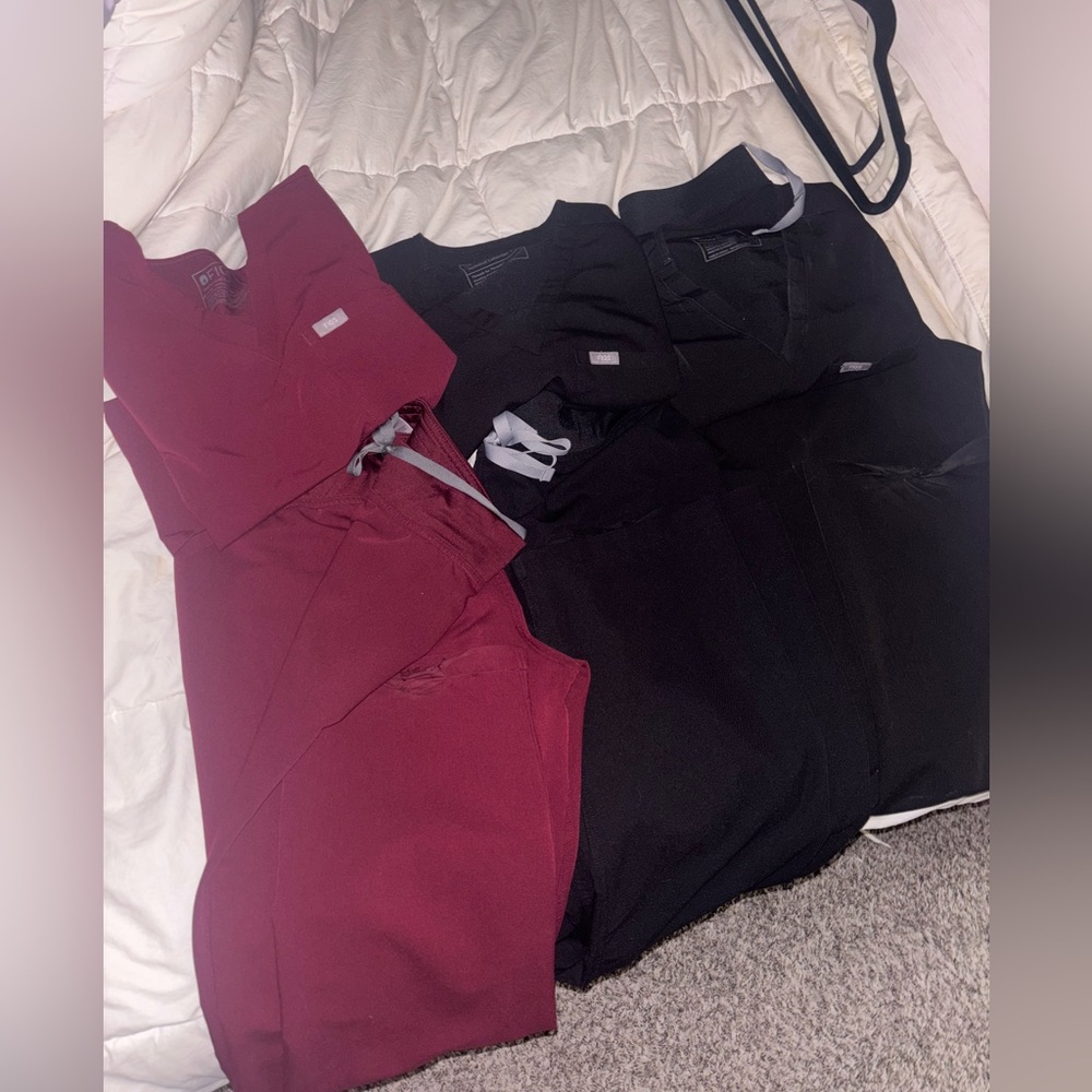 FIGS 🖤🧡SOLD ON MERC Scrub Sets – Size Medium, Regular Length)